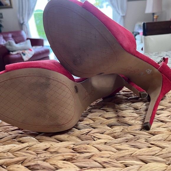 Jessica Simpson red velvet high heel - Picture 6 of 6